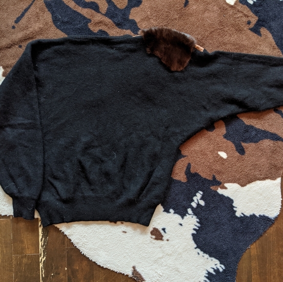 FUR N GOLD SWEATER - Picture 4 of 5